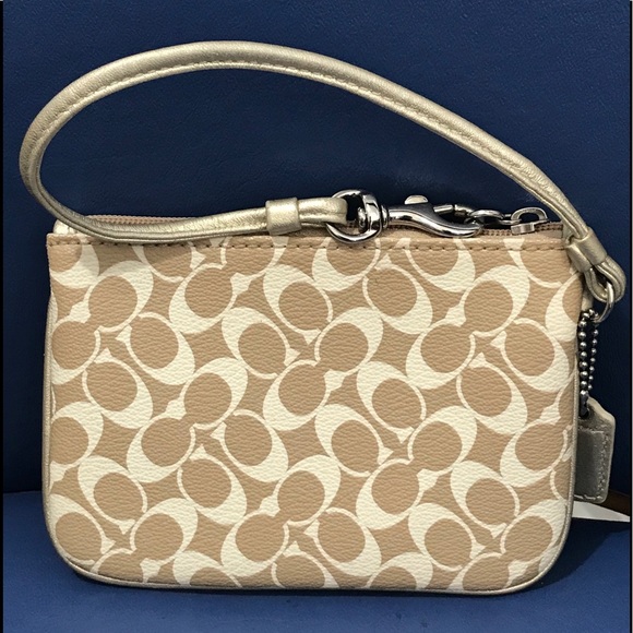Coach beige/cream/gold sig C leather wristlet - Picture 2 of 15